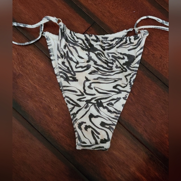 Aerie zebra print cheekiest bikini set - Picture 6 of 7